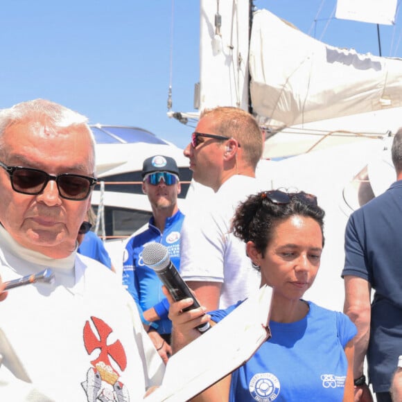 Le Prince Albert II de Monaco et ses enfants, le prince Jacques et la princesse Gabriella de Monaco - Cap Optimist en association avec la fondation princesse Charlène départ du port de Monaco pour une traversée jusqu'à Athènes en relais les Waterwoman pour un defi mondial caritatif inédit au profit des enfants vulnérables qui combattent le cancer Stéphanie Barneix, Emmanuelle Bescheron, Margot Calvet, Alexandra Lux, Marie Goyeneche, et Itziar Abascal. © Jean-Charles Vinaj/Pool Monaco/Bestimage 