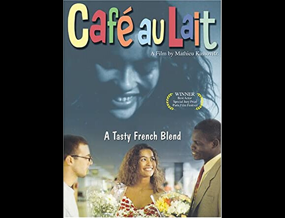 Affiche anglophone du film Métisse, traduit en anglais "Café au lait" de et avec Mathieu Kassovitz et aussi Julie Mauduech.