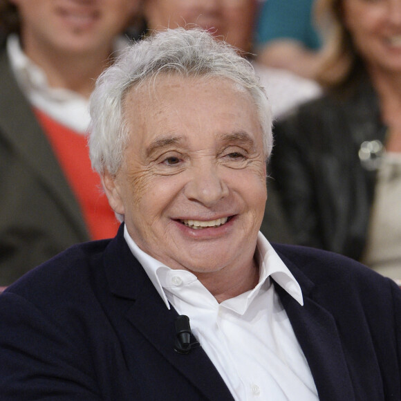 Michel Sardou - Enregistrement de l'émission " Vivement Dimanche " Spéciale Les enfants du Top 50, le 8 octobre 2014. L'émission sera diffusée le 12 Octobre 2014.