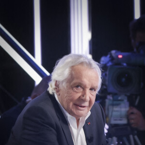 Exclusif - Michel Sardou sur le plateau de l'émission "Touche pas à mon poste" (TPMP) présentée en direct par C.Hanouna et diffusée sur C8 le 29 août 2022. © Jack Tribeca / Bestimage