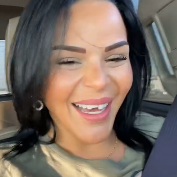 Sarah Fraisou se dévoile avec une dent cassée sur Snapchat, le 9 novembre 2022