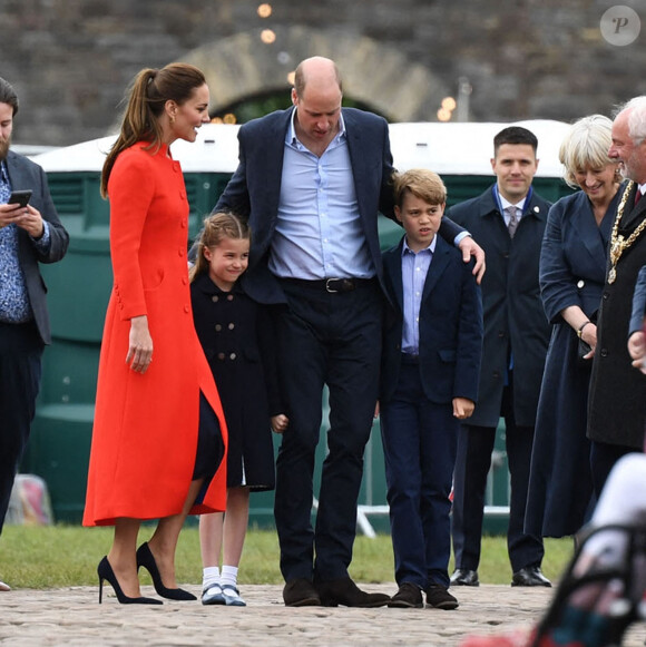 Kate Catherine Middleton, duchesse de Cambridge, le prince William, duc Cambridge, et leurs enfants, la princesse Charlotte et le prince George - Le duc et la duchesse de Cambridge, et leurs enfants, en visite à Cardiff, à l'occasion du jubilé de platine de la reine d'Angleterre. Le 4 juin 2022 