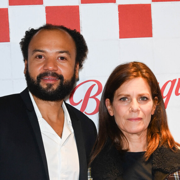 Fabrice Éboué et Marina Foïs à la première du film "Barbaque" au cinéma Pathé Wepler à Paris, le 19 octobre 2021. © Guirec Coadic/Bestimage