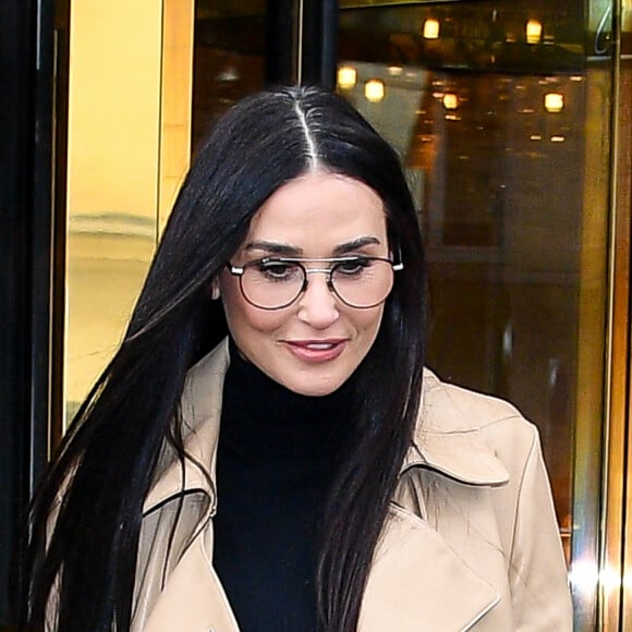 Exclusif - Demi Moore quitte l'hôtel Le Bristol à Paris, France, le 3 mars 2022. © Da Silva-Perusseau/bestimage 