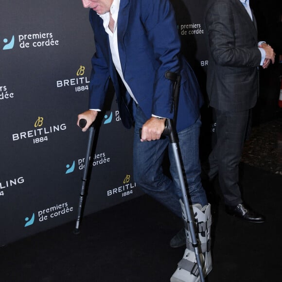 Exclusif - Franck Dubosc en béquilles - Dîner de charité Breitling à la Samaritaine pour l'association "Premiers de Cordée" à Paris, le 14 novembre 2022. © Rachid Bellak/Bestimage