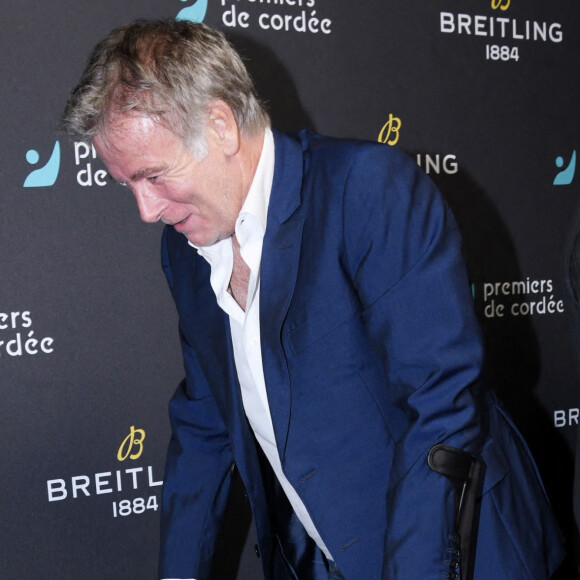 Exclusif - Franck Dubosc en béquilles - Dîner de charité Breitling à la Samaritaine pour l'association "Premiers de Cordée" à Paris, le 14 novembre 2022. © Rachid Bellak/Bestimage