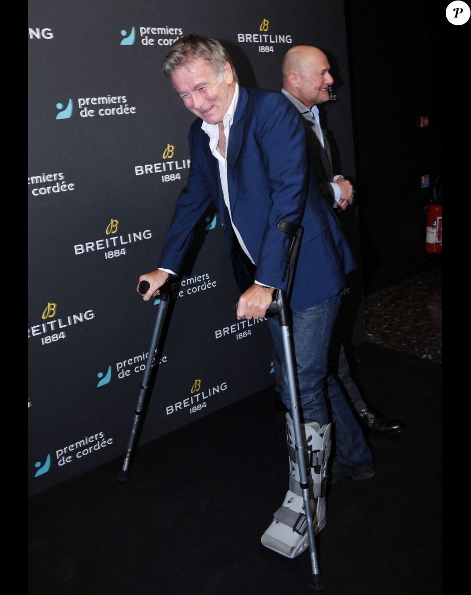 Exclusif - Franck Dubosc en béquilles - Dîner de charité Breitling à la Samaritaine pour l'association "Premiers de Cordée" à Paris. © Rachid Bellak/Bestimage