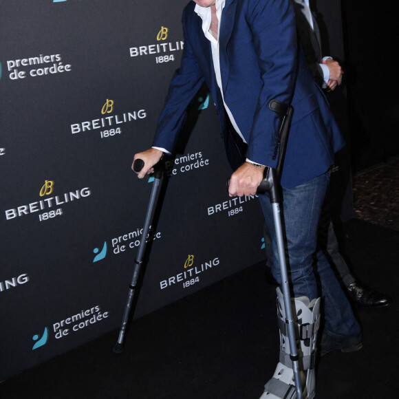Exclusif - Franck Dubosc en béquilles - Dîner de charité Breitling à la Samaritaine pour l'association "Premiers de Cordée" à Paris, le 14 novembre 2022. © Rachid Bellak/Bestimage