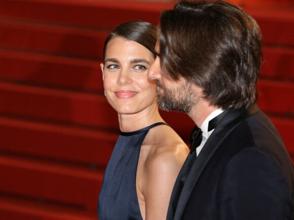 Charlotte Casiraghi et son mari Dimitri Rassam à la montée des marches de "Brother And Sister (frère et soeur)" lors du 75e Festival de Cannes, le 20 mai 2022. © Mickael Chavet/Zuma Press/Bestimage