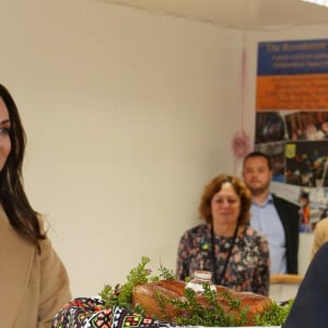 Catherine (Kate) Middleton, princesse de Galles, en visite au centre communautaire ukrainien de Reading, le 17 novembre 2022. Elle y rencontre des familles ukrainiennes pour en savoir plus sur le soutien que le centre apporte à ceux qui arrivent au Royaume-Uni à la suite du conflit en Ukraine. 