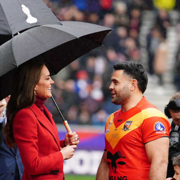 Kate Catherine Middleton, princesse de Galles, rencontre l'équipe d'Angleterre de rugby lors du match "Angleterre vs Papouasie Nouvelle-Guinée" pour les 1/4 de finale de la Coupe du Monde de Rugby à XIII. Le 5 novembre 2022 