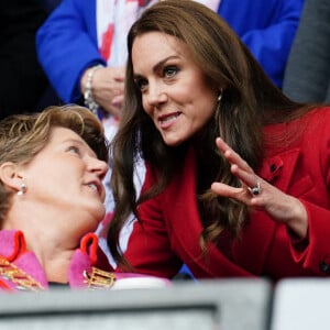 Kate Catherine Middleton, princesse de Galles, rencontre l'équipe d'Angleterre de rugby lors du match "Angleterre vs Papouasie Nouvelle-Guinée" pour les 1/4 de finale de la Coupe du Monde de Rugby à XIII. Le 5 novembre 2022 