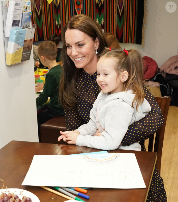Catherine (Kate) Middleton, princesse de Galles, en visite au centre communautaire ukrainien de Reading. Elle y rencontre des familles ukrainiennes pour en savoir plus sur le soutien que le centre apporte à ceux qui arrivent au Royaume-Uni à la suite du conflit en Ukraine. 