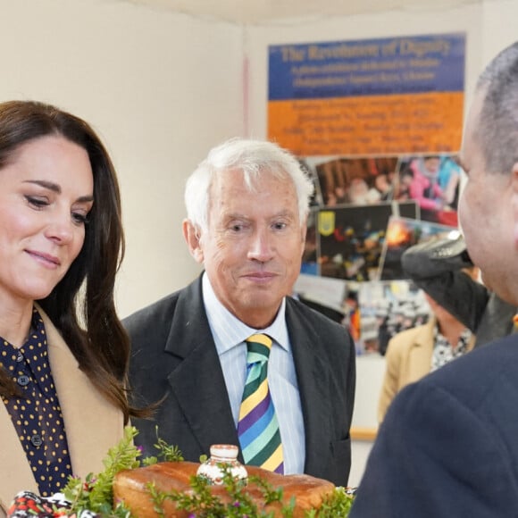 Catherine (Kate) Middleton, princesse de Galles, en visite au centre communautaire ukrainien de Reading, le 17 novembre 2022. Elle y rencontre des familles ukrainiennes pour en savoir plus sur le soutien que le centre apporte à ceux qui arrivent au Royaume-Uni à la suite du conflit en Ukraine. 