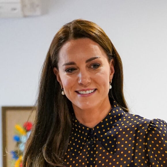 Catherine (Kate) Middleton, princesse de Galles, en visite au centre communautaire ukrainien de Reading, le 17 novembre 2022. Elle y rencontre des familles ukrainiennes pour en savoir plus sur le soutien que le centre apporte à ceux qui arrivent au Royaume-Uni à la suite du conflit en Ukraine. 