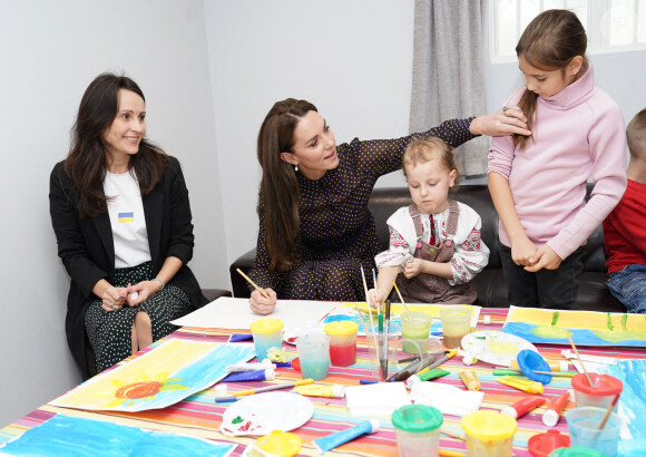 Catherine (Kate) Middleton, princesse de Galles, en visite au centre communautaire ukrainien de Reading, le 17 novembre 2022. Elle y rencontre des familles ukrainiennes pour en savoir plus sur le soutien que le centre apporte à ceux qui arrivent au Royaume-Uni à la suite du conflit en Ukraine. 