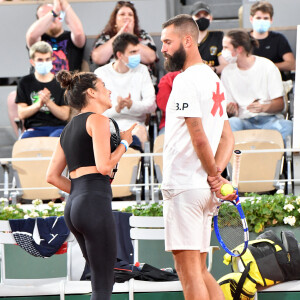 Benoît Paire et sa compagne Julie Bertin - Benoît Paire, Gaël Monfils, Domingo (Pierre Alexis Bizot) et Zerator (Adrien Nougaret) deux streamers se rencontrent lors d'un match de tennis à Roland Garros, Paris le 18 septembre 2021. © Veeren/Bestimage 