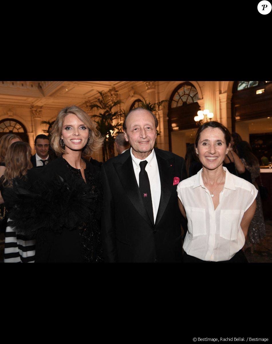 Semi Exclusif - Sylvie Tellier, Alain Némarq, Pdg de Mauboussin et Alexia Laroche-Joubert, présidente du comité miss France lors du gala de l'association "Les bonnes fées" à l'InterContinental Paris le 14 juin 2022. © Rachid Bellak / Bestimage