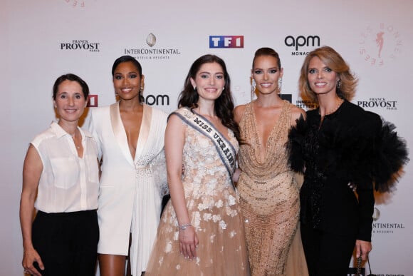 Semi Exclusif - Alexia Laroche-Joubert, présidente du comité miss France, Clémence Botino, miss France 2020, Elizaveta Yastremskaya, miss Ukraine Universe 2020, Maëva Coucke, miss France 2018 et Sylvie Tellier lors du gala de l'association "Les bonnes fées" à l'InterContinental Paris le 14 juin 2022. © Rachid Bellak / Bestimage 