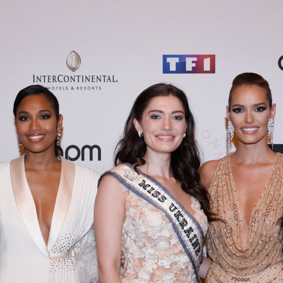 Semi Exclusif - Alexia Laroche-Joubert, présidente du comité miss France, Clémence Botino, miss France 2020, Elizaveta Yastremskaya, miss Ukraine Universe 2020, Maëva Coucke, miss France 2018 et Sylvie Tellier lors du gala de l'association "Les bonnes fées" à l'InterContinental Paris le 14 juin 2022. © Rachid Bellak / Bestimage 