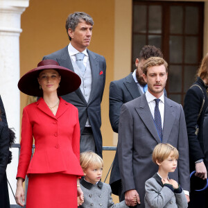 Beatrice Borromeo, Pierre Casiraghi et leurs enfants Francesco et Stefano - La famille princière de Monaco dans la cour du palais lors de la Fête Nationale de la principauté de Monaco le 19 novembre 2022. © Dominique Jacovides / Bruno Bebert / Bestimage 