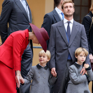 Beatrice Borromeo, Pierre Casiraghi et leurs enfants Francesco et Stefano - La famille princière de Monaco dans la cour du palais lors de la Fête Nationale de la principauté de Monaco le 19 novembre 2022. © Dominique Jacovides / Bruno Bebert / Bestimage 