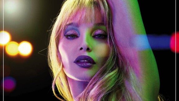 EXCLU : Arielle Dombasle métamorphosée en Madonna... irradie l'affiche de son nouveau spectacle !