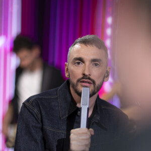 Christophe Willem - Tournage de l'émission "La Fine Equipe de Pierre Palmade", diffusée le 25 juin sur France 2 © Cyril Moreau-Tiziano Da Silva / Bestimage.