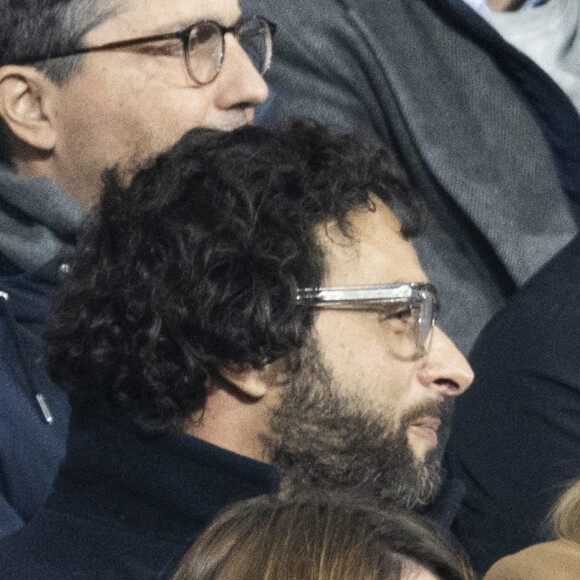 Maxim Nucci (Yodelice) et sa compagne Isabelle Ithurburu dans les tribunes lors du match de rugby du Tournoi des 6 Nations opposant la France à l'Angleterre au stade de France, à Saint-Denis, Seine Saint-Denis, France, le 19 mars 2022
