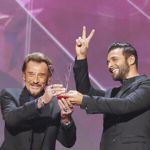 Johnny Hallyday (Victoire Album de chansons "De l'amour") et Maxim Nucci (Yodelice) - Cérémonie des 31ème Victoires de la Musique au Zénith de Paris. Le 12 février 2016