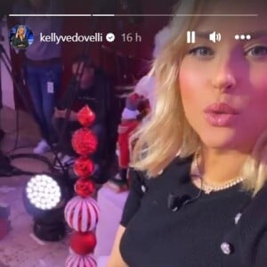 Kelly Vedovelli sexy pour le "6 à 7" et "Touche pas à mon poste", le 21 novembre 2022, sur C8