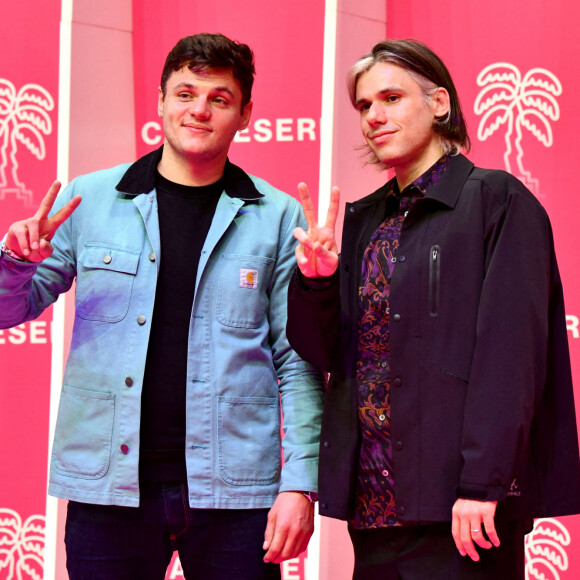 Clément Cotentin et son frère Orelsan durant la troisième soirée du 4eme Canneseries au Palais des Festivals à Cannes, le 10 octobre 2021. © Bruno Bebert/Bestimage