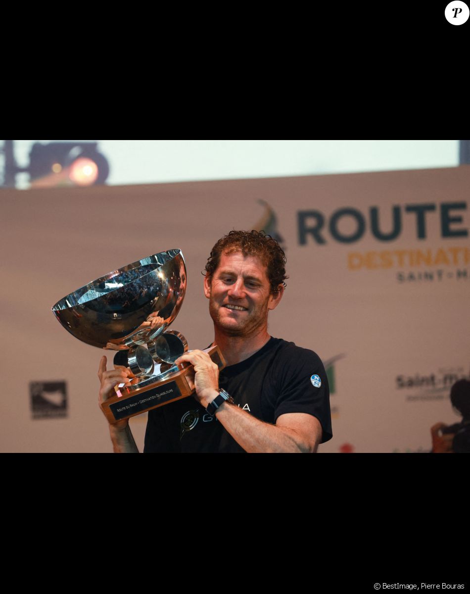 Charles Caudrelier, à bord de "Maxi Edmond de Rothschild", remporte la Route du Rhum, le 16 novembre 2022, et bat le précédent record en 6 jours 19 heures et 47 minutes au lieu de 7 jours 14 heures et 21 minutes par F.Joyon en 2018. Entre Saint-Malo et la Guadeloupe, F.Gabart est arrivé deuxième de la course avec son bateau "Svr Lazartigue". © Pierre Bouras / Panoramic / Bestimage