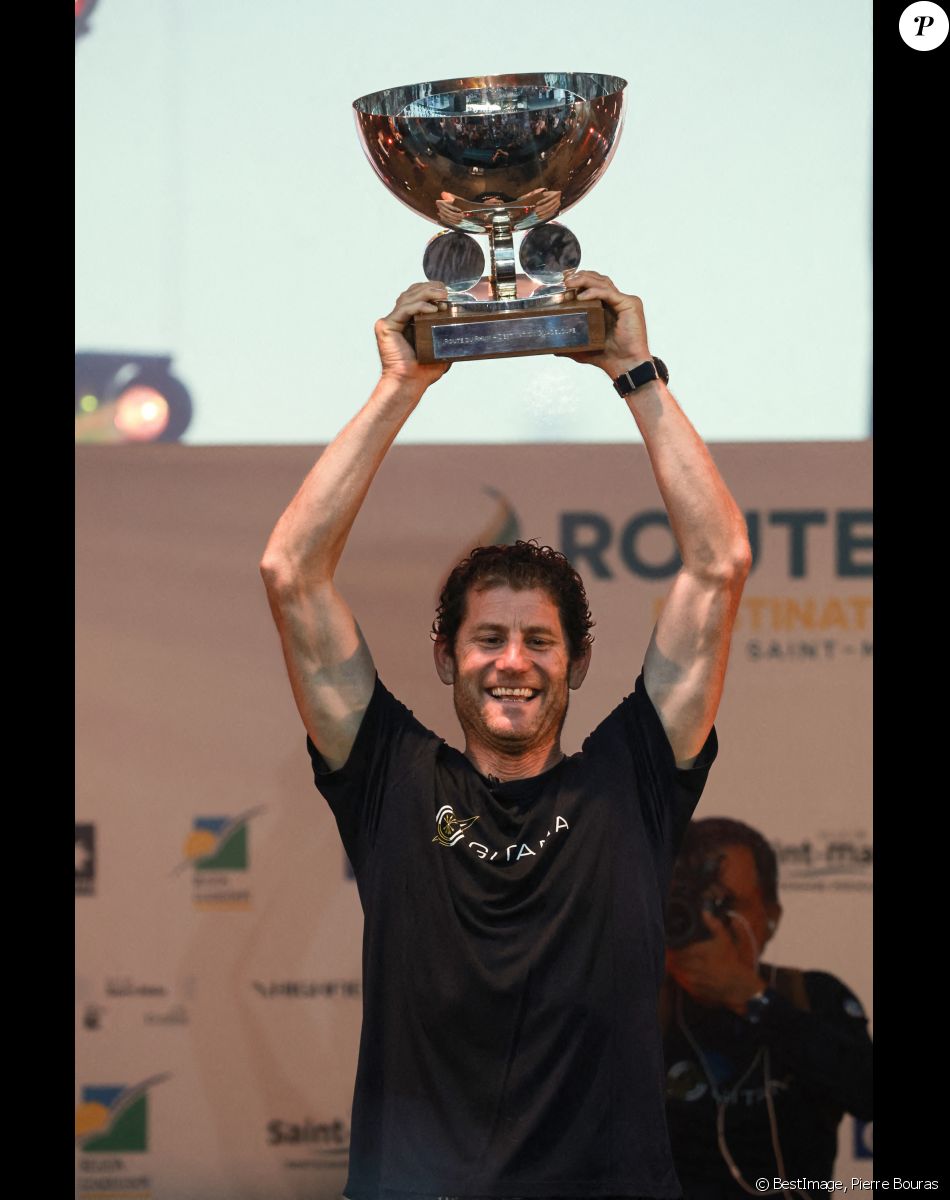 Charles Caudrelier, à bord de "Maxi Edmond de Rothschild", remporte la Route du Rhum, le 16 novembre 2022, et bat le précédent record en 6 jours 19 heures et 47 minutes au lieu de 7 jours 14 heures et 21 minutes par F.Joyon en 2018. Entre Saint-Malo et la Guadeloupe, F.Gabart est arrivé deuxième de la course avec son bateau "Svr Lazartigue". © Pierre Bouras / Panoramic / Bestimage