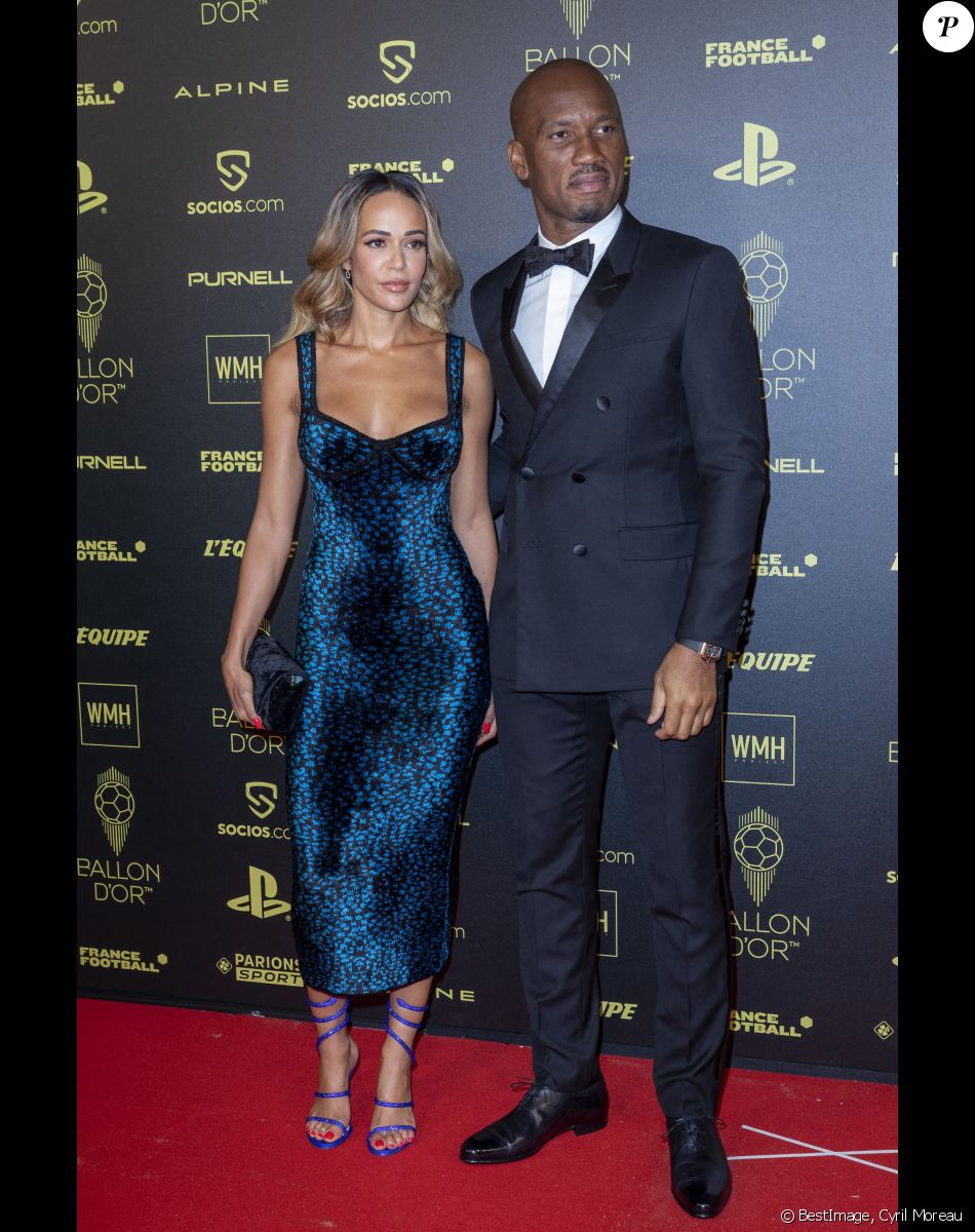 Didier Drogba et et sa compagne Gabrielle Lemaire - Photocall de la cérémonie du Ballon d'Or 2021 au Théâtre du Châtelet le 29 novembre 2021. © Cyril Moreau/Bestimage
