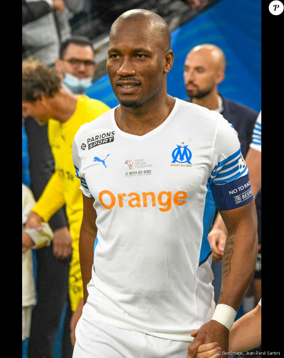 Didier Drogba - Match des héros entre l'équipe OM Legends et l'équipe UNICEF au stade Orange Velodrome à Marseille le 13 octobre 2021. Soutenu par la Fondation D. Drogba, Orange et l'Olympique de Marseille, l'Unicef a organisé cette rencontre afin de financer un projet d'accès à l'éducation en Côte d'Ivoire. La Team OM de légende s'impose 7-4 au stade Vélodrome face à la Team Unicef. © Jean-René Santini/Bestimage