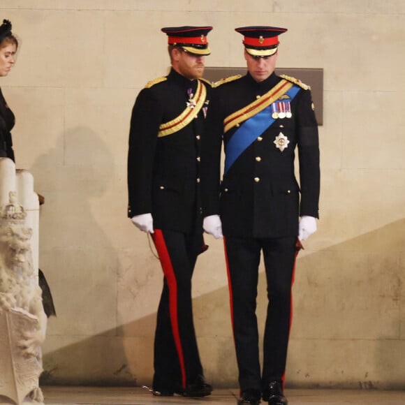 Le prince William, prince de Galles et le prince Harry, duc de Sussex - Veillée des petits-enfants de la reine Elizabeth II au Westminster Hall à Londres, Royaume Uni, le 17 septembre 2022. 