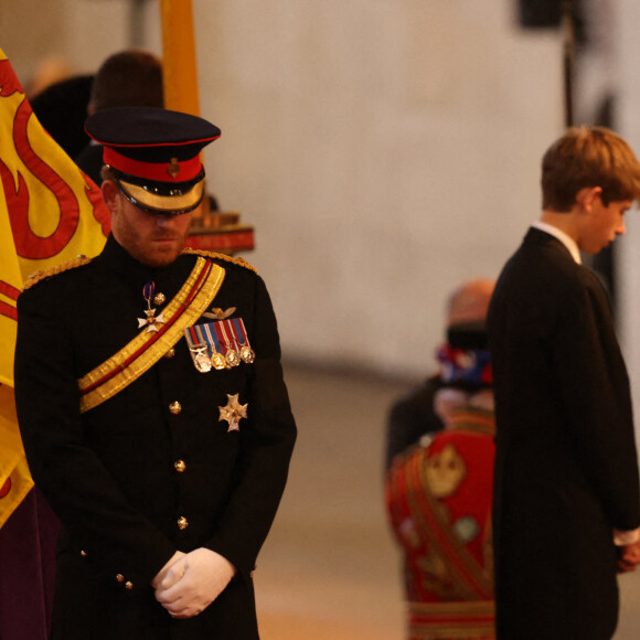 Le prince Harry, duc de Sussex, James Mountbatten-Windsor, et la princesse Eugenie d'York - Veillée des petits-enfants de la reine Elizabeth II au Westminster Hall à Londres, Royaume Uni, le 17 septembre 2022. 