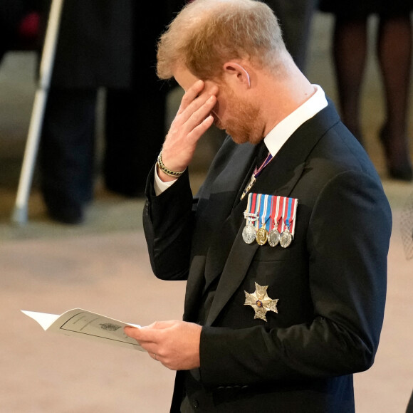 Le prince Harry, duc de Sussex, Meghan Markle, duchesse de Sussex - Intérieur - Procession cérémonielle du cercueil de la reine Elisabeth II du palais de Buckingham à Westminster Hall à Londres. Le 14 septembre 2022 