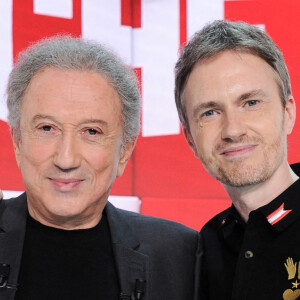 Exclusif - Michel Drucker et Alexandre Tharaud - Enregistrement de l'émission "Vivement Dimanche" au Studio Gabriel à Paris, présentée par M.Drucker et diffusée le 27 novembre sur France 3. Le 16 novembre 2022 © Guillaume Gaffiot / Bestimage