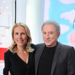 Exclusif - Agathe Lecaron et Michel Drucker - Enregistrement de l'émission "Vivement Dimanche" au Studio Gabriel à Paris, présentée par M.Drucker et diffusée le 27 novembre sur France 3. Le 16 novembre 2022 © Guillaume Gaffiot / Bestimage