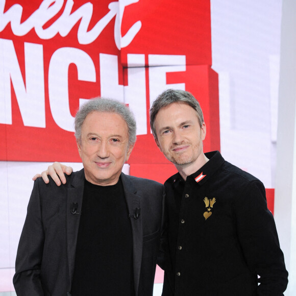 Exclusif - Michel Drucker et Alexandre Tharaud - Enregistrement de l'émission "Vivement Dimanche" au Studio Gabriel à Paris, présentée par M.Drucker et diffusée le 27 novembre sur France 3. Le 16 novembre 2022 © Guillaume Gaffiot / Bestimage