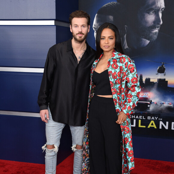 Christina Milian et son mari Matt Pokora au photocall de la première du film "Ambulance" à Los Angeles le 4 avril 2022. 