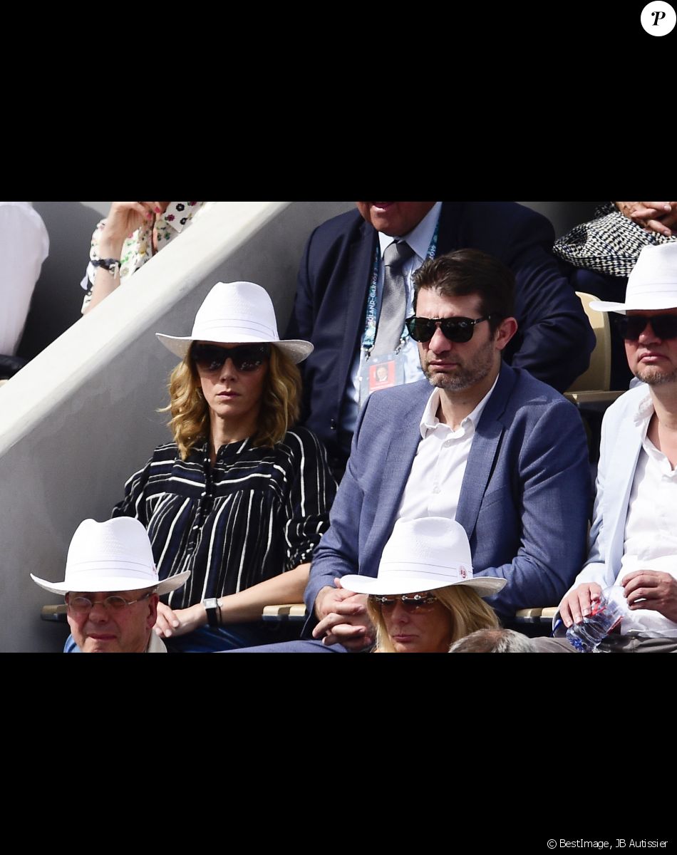 Laurie Delhostal et son compagnon Pierre Rabadan - People dans les tribunes lors de la finale messieurs des internationaux de France de tennis de Roland Garros 2019 à Paris le 9 juin 2019. © JB Autissier/Panoramic/Bestimage