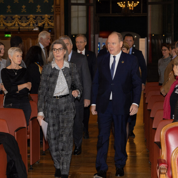 Le prince Albert II de Monaco et la princesse Caroline de Hanovre assistent au symposium "Journée de la Méditerranée" au musée Océanographique de Monaco, le 28 novembre 2022. Cette rencontre porte sur "L'emploi des jeunes et des femmes dans le bassin méditerranéen". © Olivier Huitel/Pool Monaco/Bestimage 