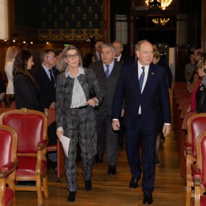 Le prince Albert II de Monaco et la princesse Caroline de Hanovre assistent au symposium "Journée de la Méditerranée" au musée Océanographique de Monaco, le 28 novembre 2022. Cette rencontre porte sur "L'emploi des jeunes et des femmes dans le bassin méditerranéen". © Olivier Huitel/Pool Monaco/Bestimage 