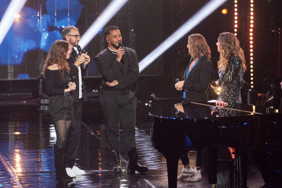 Exclusif - La chanteuse Adé, Christophe Willem, Slimane, la chanteuse Zazie et Laury Thilleman - Enregistrement de l'émission "La fête de la Chanson française" à Paris, diffusée le 29 novembre sur France 2. Le 7 novembre 2022 © Cyril Moreau-Veeren / Bestimage