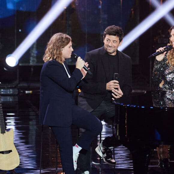 Exclusif - Emma Peters, Patrick Bruel, Laury Thilleman - Enregistrement de l'émission "La fête de la Chanson française" à Paris, diffusée le 29 novembre sur France 2. Le 7 novembre 2022 © Cyril Moreau-Veeren / Bestimage