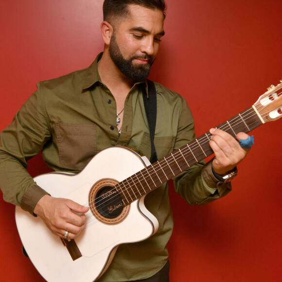 Exclusif - Kendji Girac - Backstage - Enregistrement de l'émission "La fête de la Chanson française" à Paris, diffusée le 29 novembre sur France 2. Le 7 novembre 2022 © Cyril Moreau-Veeren / Bestimage
