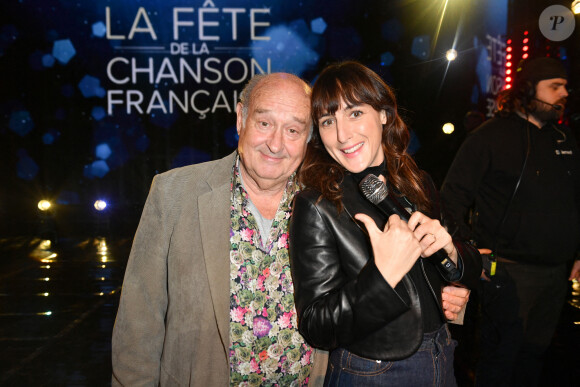 Exclusif - Michel Jonasz et Juliette Armanet - Backstage - Enregistrement de l'émission "La fête de la Chanson française" à Paris, diffusée le 29 novembre sur France 2. Le 7 novembre 2022 © Cyril Moreau-Veeren / Bestimage